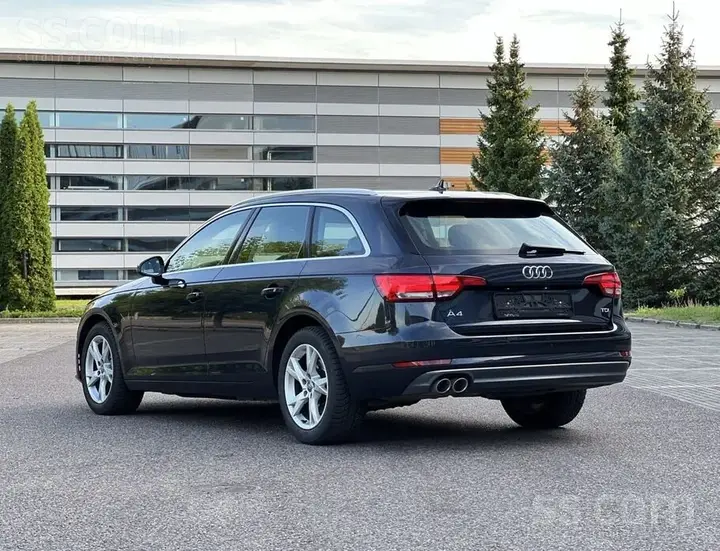 Audi A4 2017 photo 2