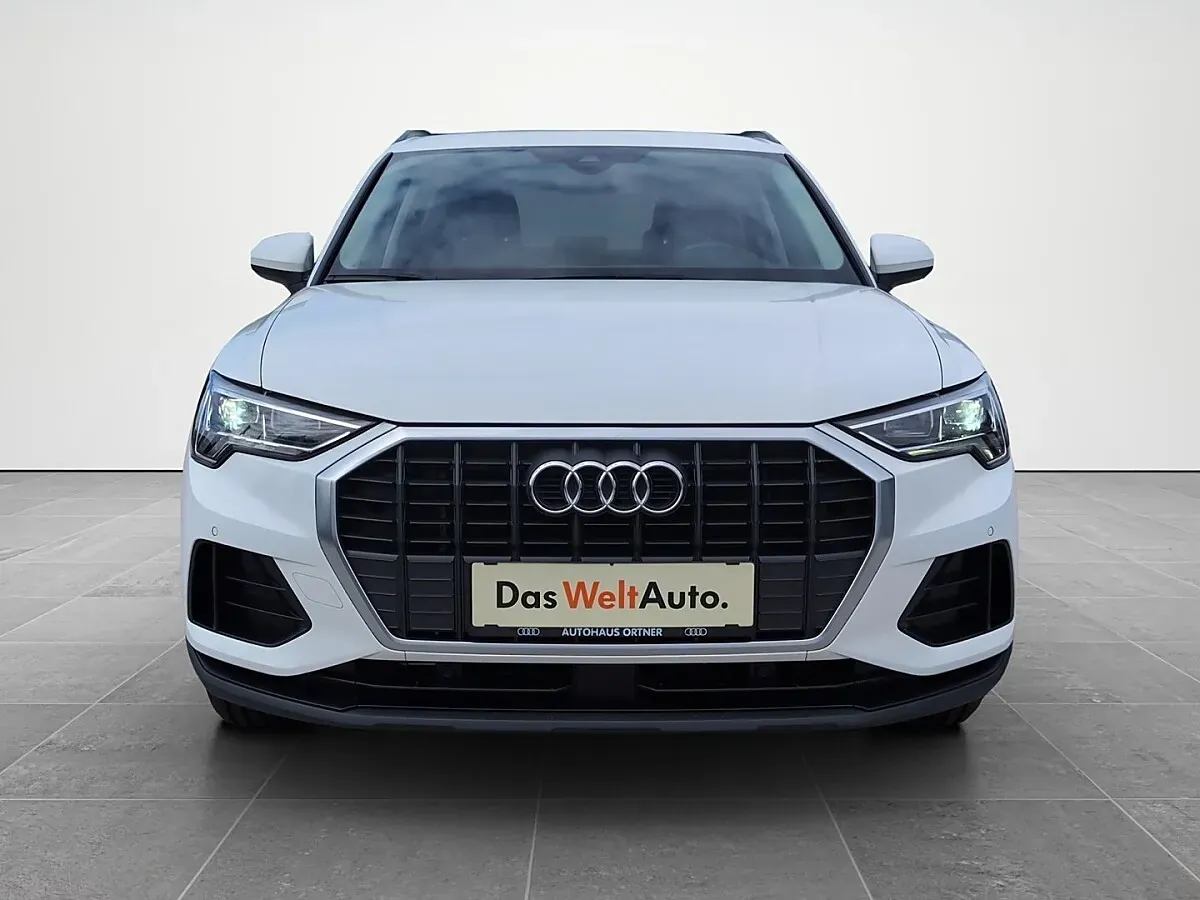 Audi Q3 2021 photo 2