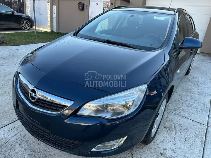 Opel Astra J