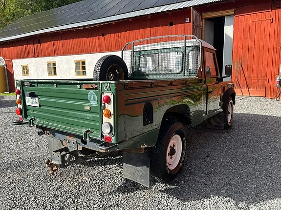 Land Rover Defender 110 2002 photo 2