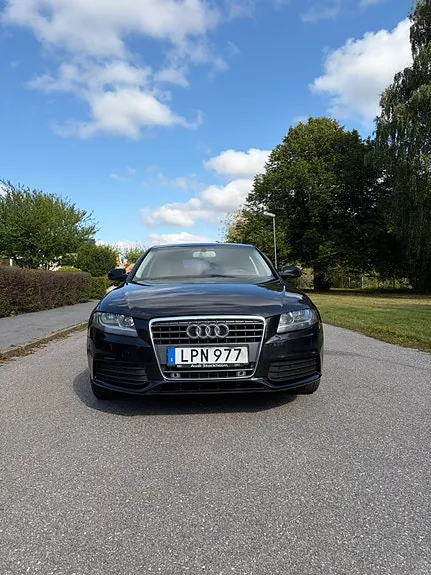 Audi A4 2011 photo 2
