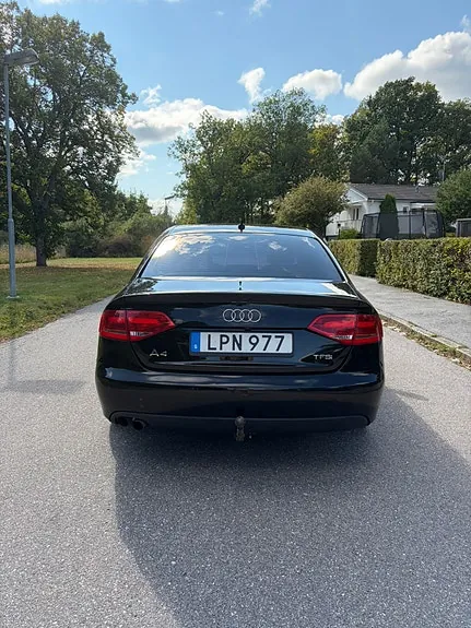 Audi A4 2011 photo 5