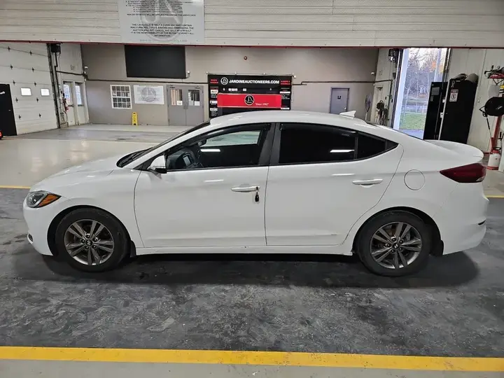 Hyundai Elantra 2018 photo 2