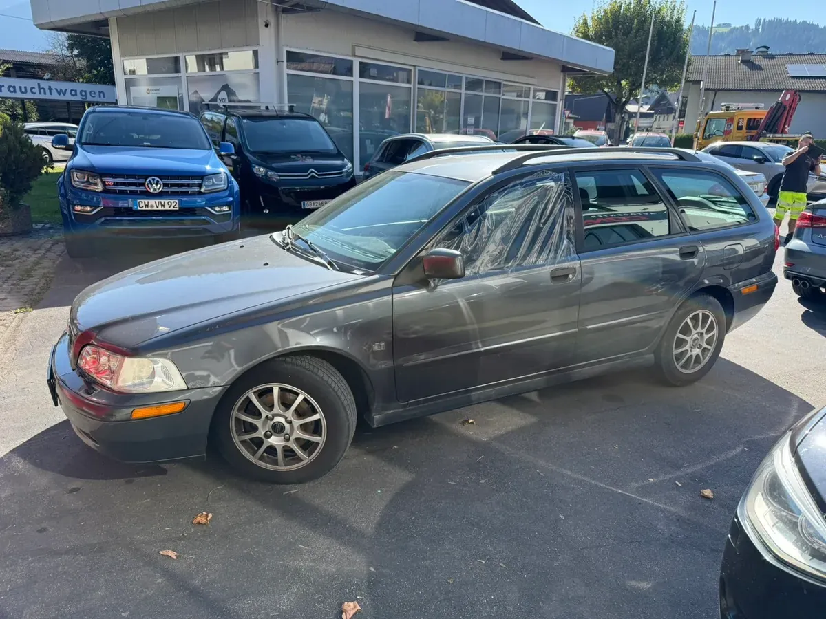 Volvo V40 2012 photo 2