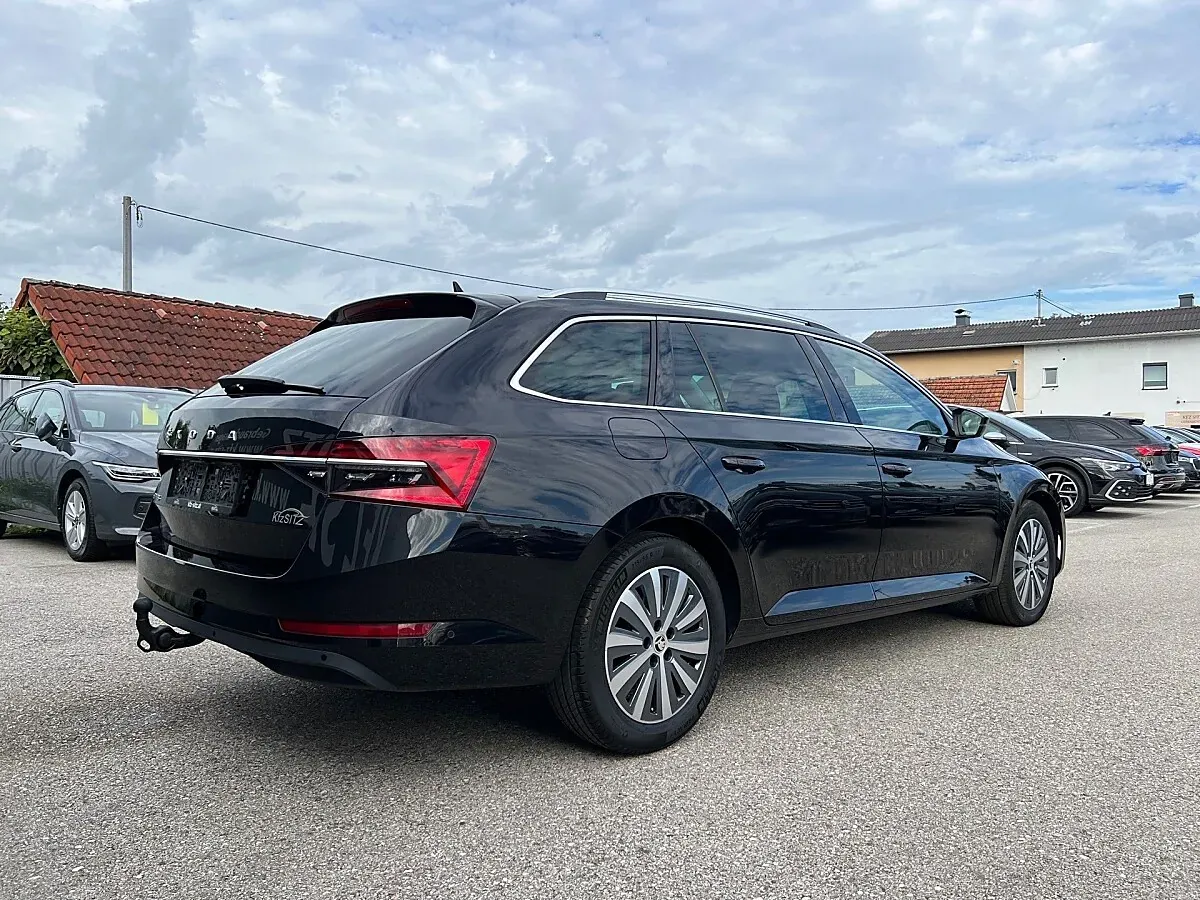Skoda Superb 2023 photo 3