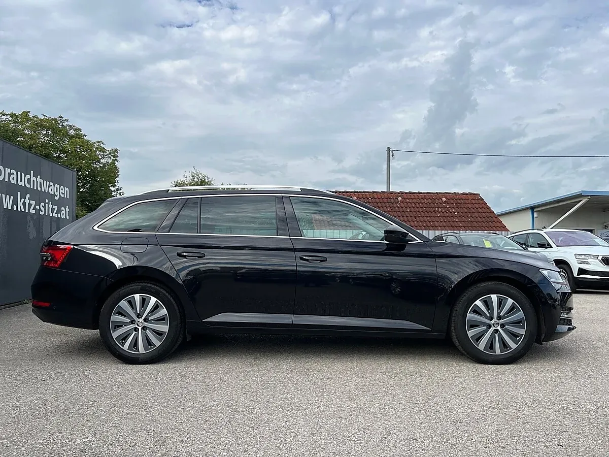 Skoda Superb 2023 photo 2