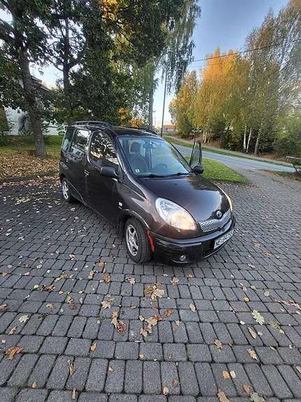 Toyota Yaris Verso 2003 photo 2