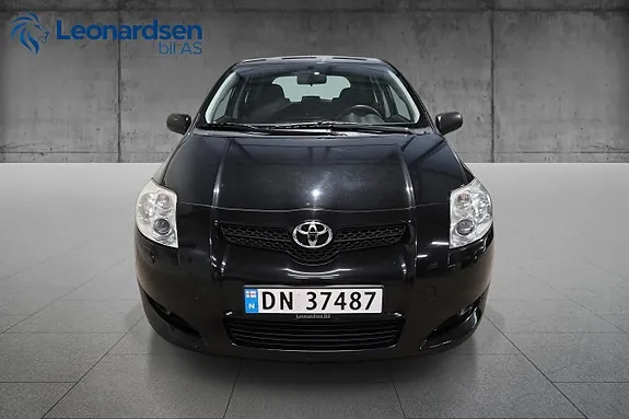 Toyota Auris 2010 photo 2