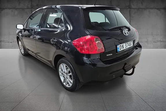 Toyota Auris 2010 photo 4