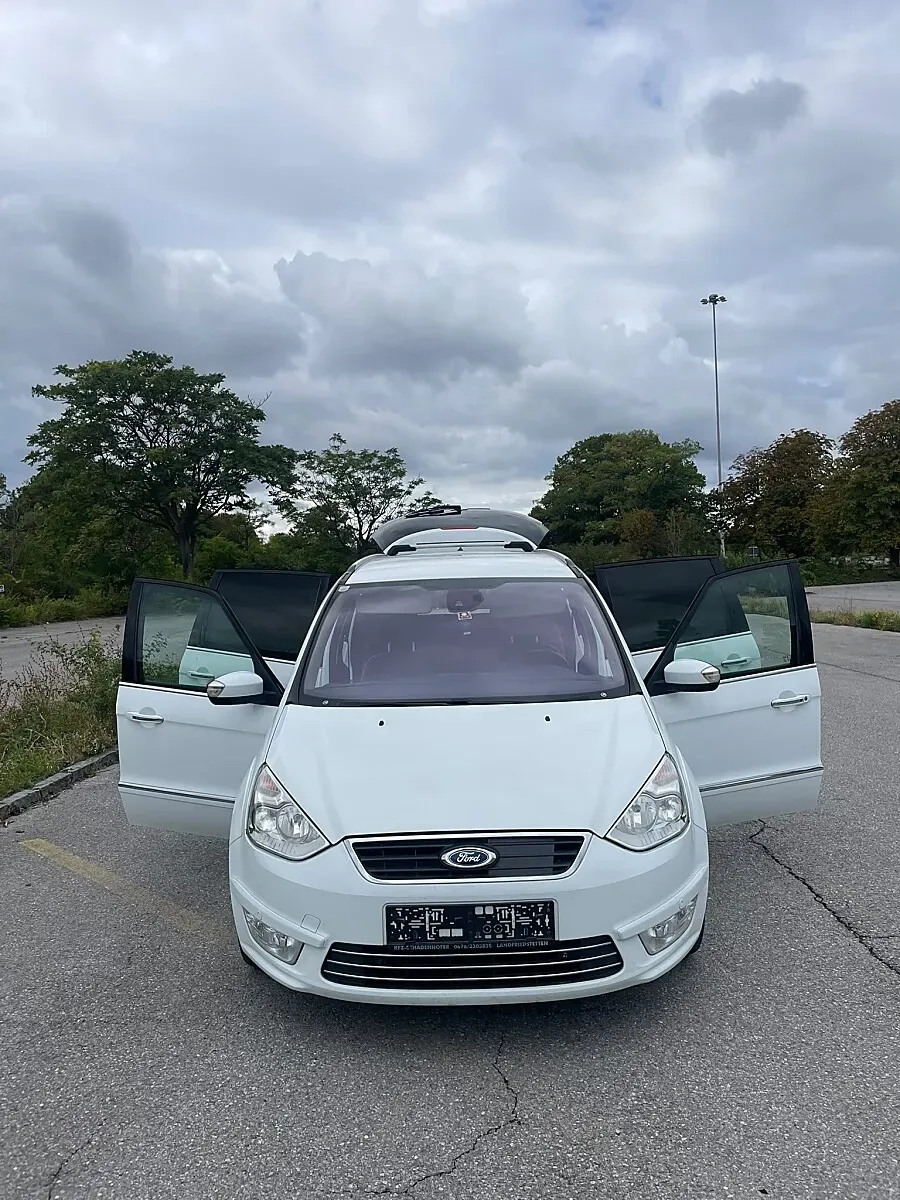 Ford Galaxy 2013 photo 2