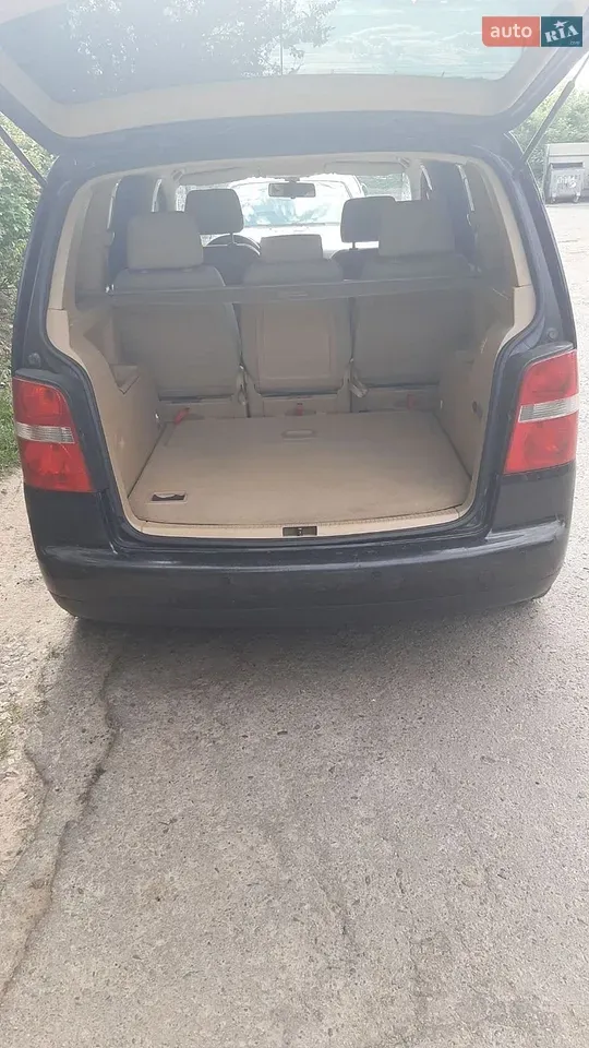 Volkswagen Touran 2004 photo 4