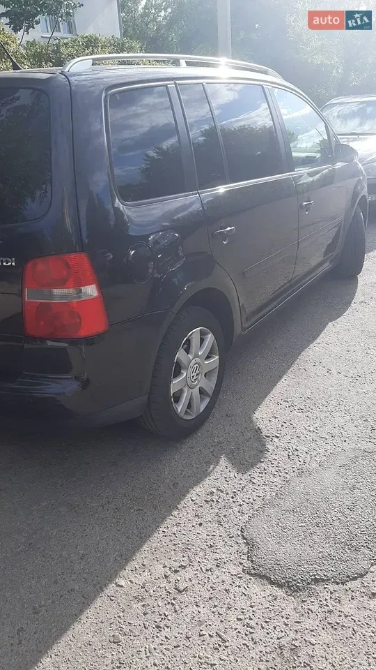 Volkswagen Touran 2004 photo 3