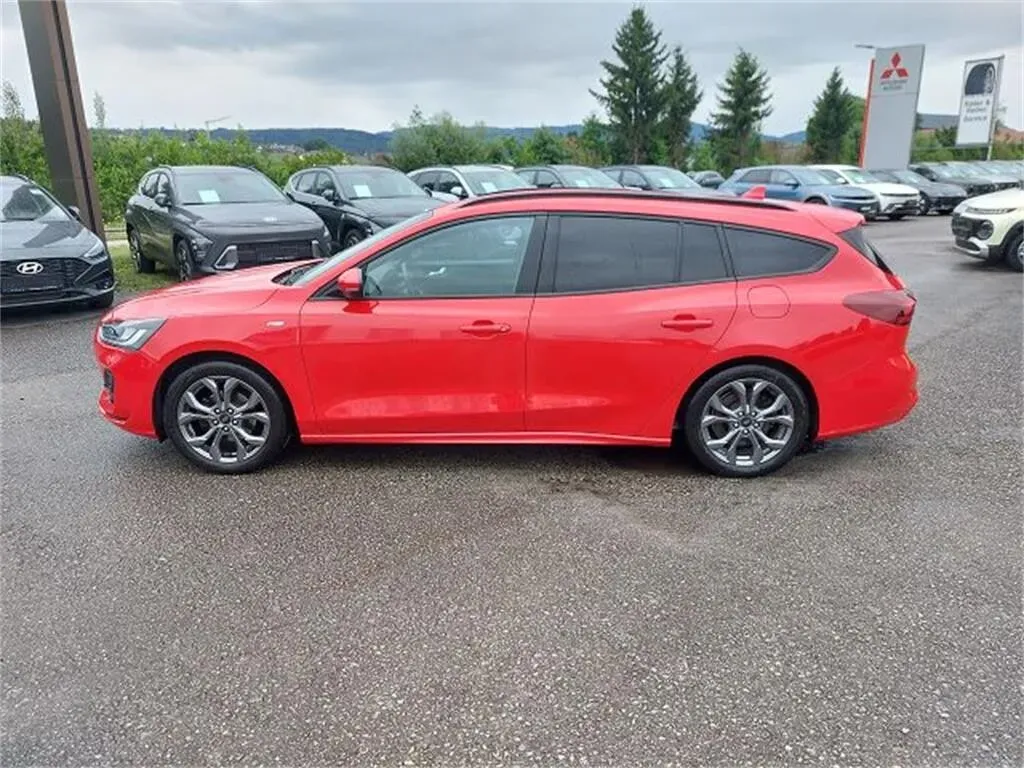 Ford Focus 2022 photo 2