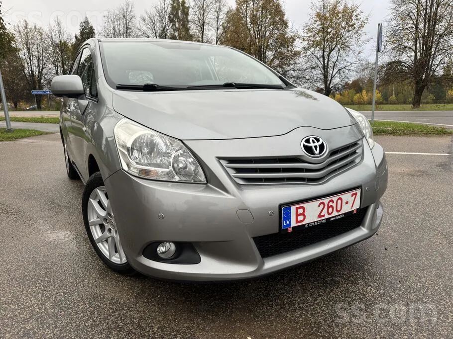 Toyota Verso 2012 photo 2