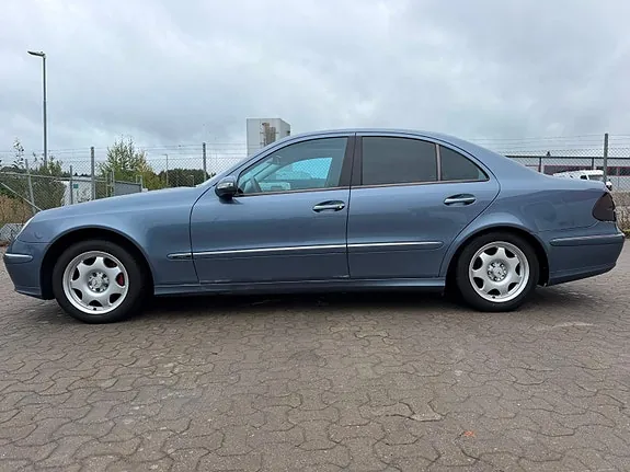 Mercedes-Benz E240 2004 photo 3