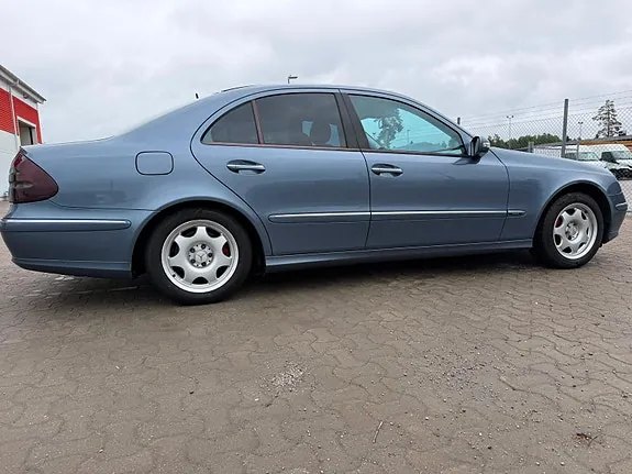 Mercedes-Benz E240 2004 photo 2