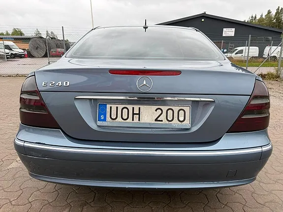 Mercedes-Benz E240 2004 photo 5