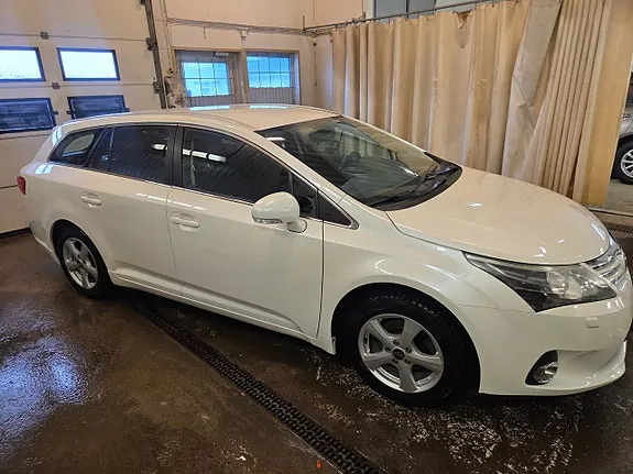 Toyota Avensis 2013 photo 4