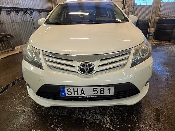 Toyota Avensis 2013 photo 2