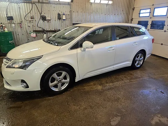 Toyota Avensis 2013 photo 5