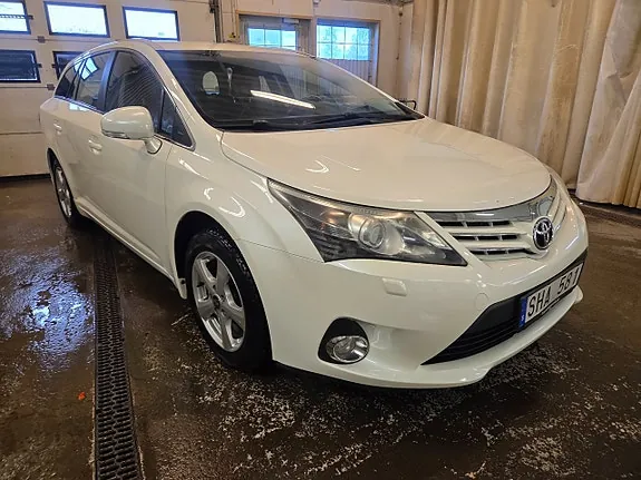 Toyota Avensis 2013 photo 3