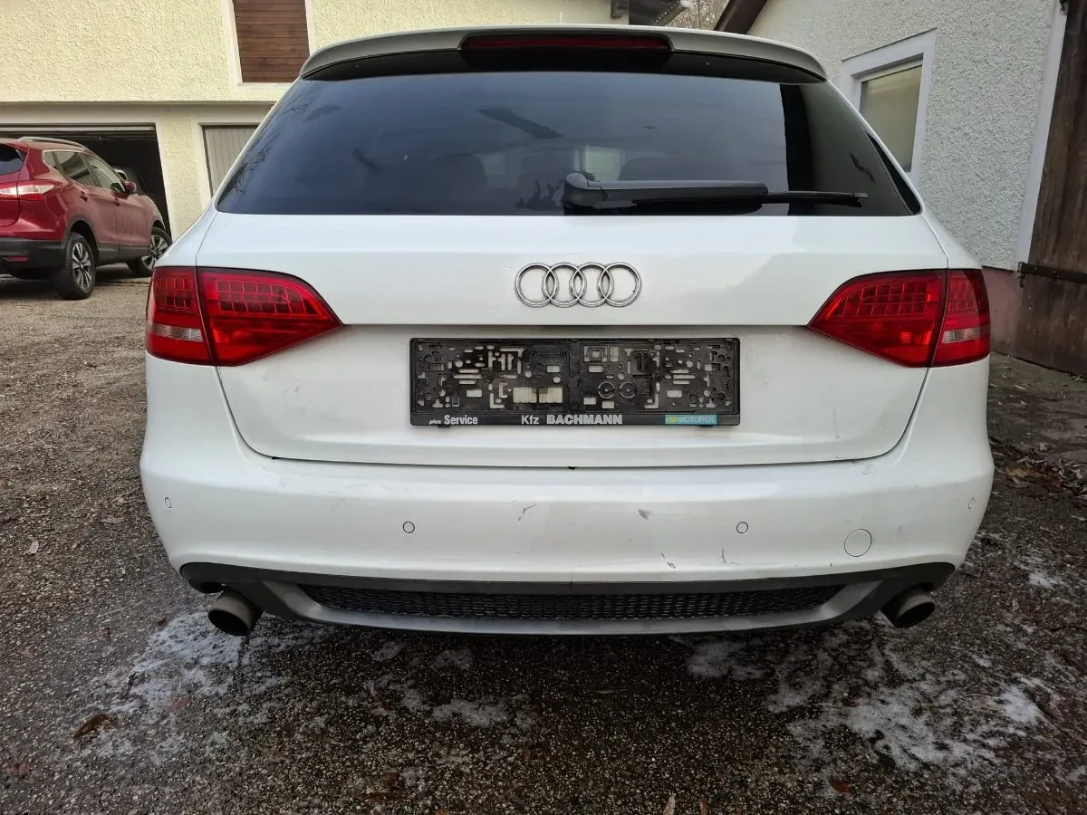 Audi A4 2010 photo 2