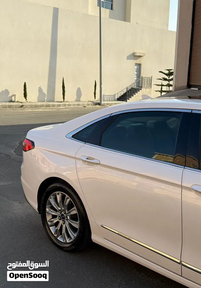 Ford Taurus 2021 photo 3