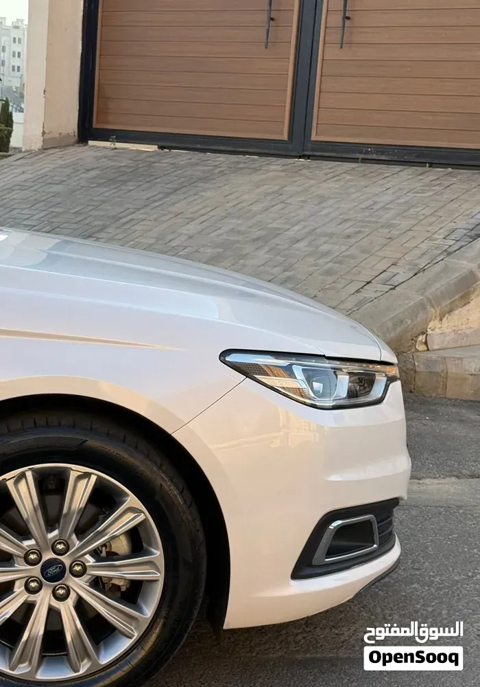 Ford Taurus 2021 photo 2