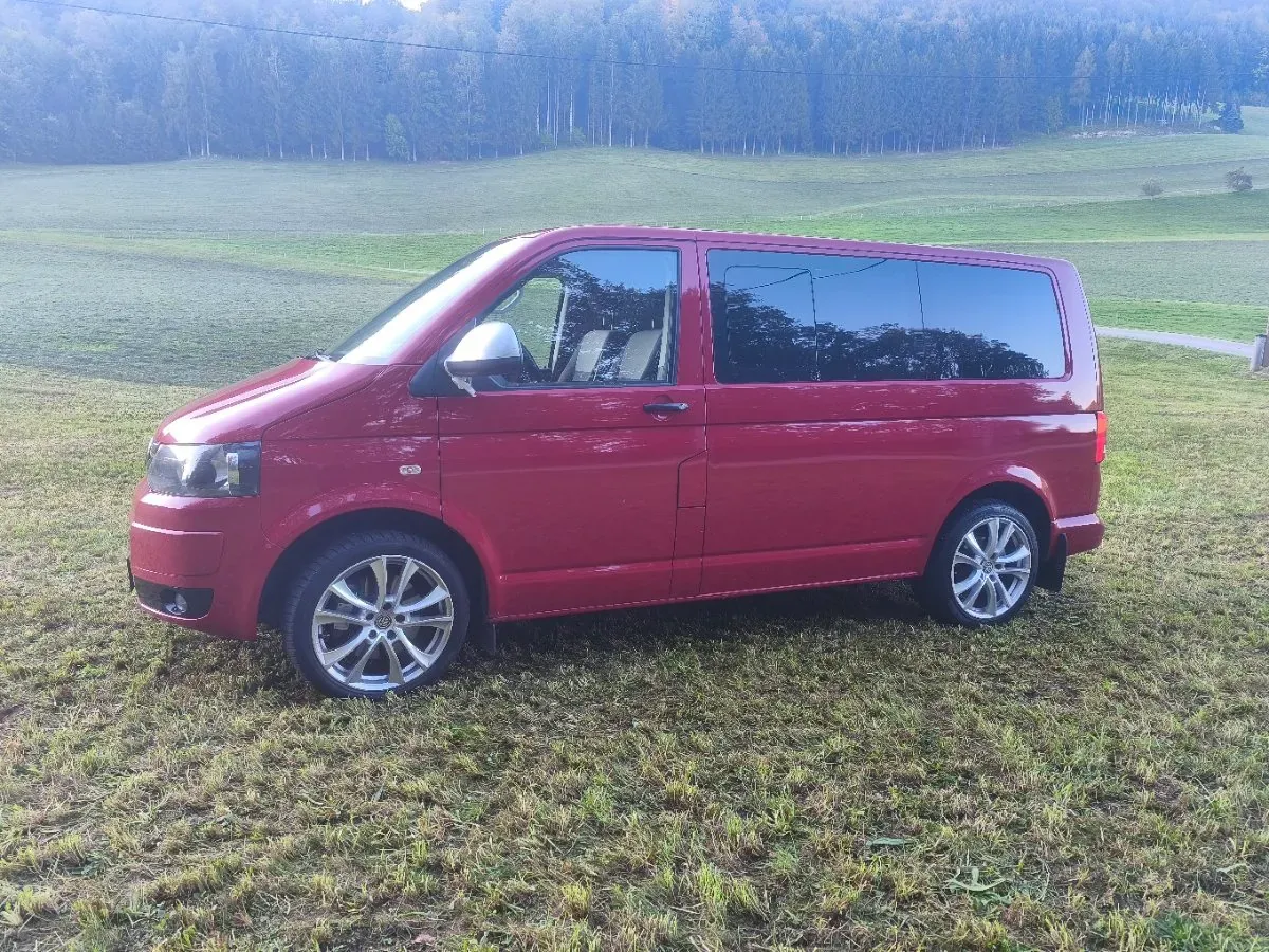 Volkswagen Multivan 2011 photo 3