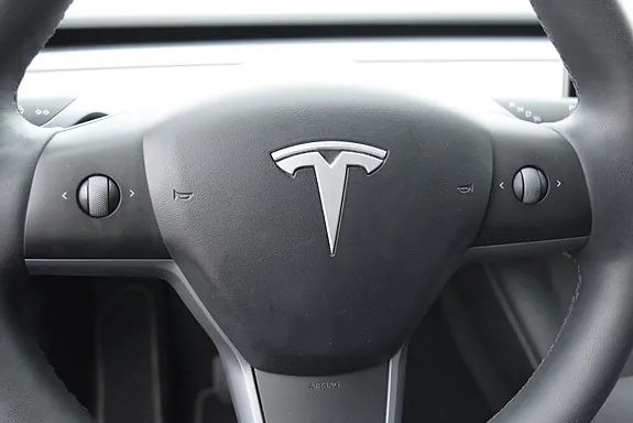 Tesla Model Y 2024 photo 4