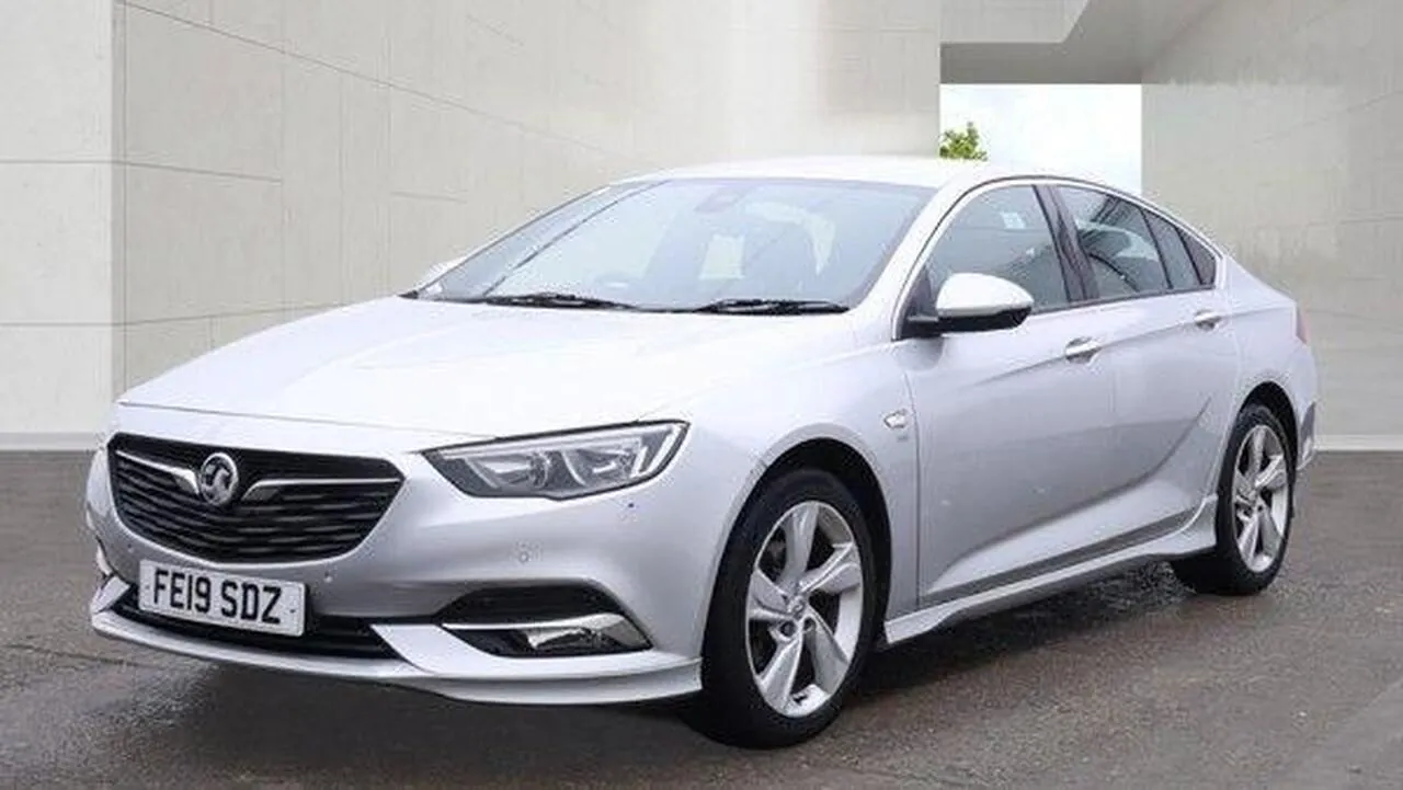 Vauxhall Insignia 2019 photo 2