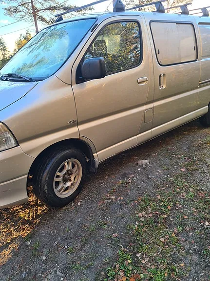 Toyota Hiace 2010 photo 3