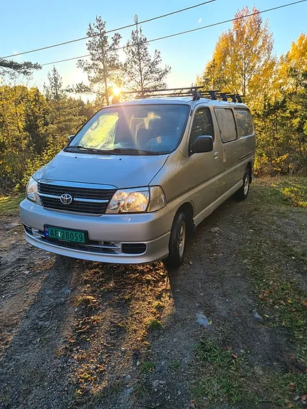 Toyota Hiace 2010 photo 2