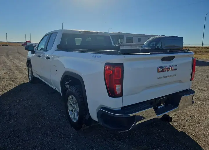 GMC Sierra 1500 2023 photo 3