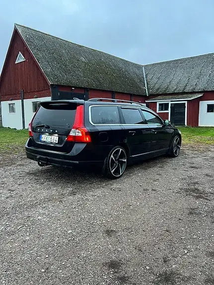 Volvo V70 2010 photo 2
