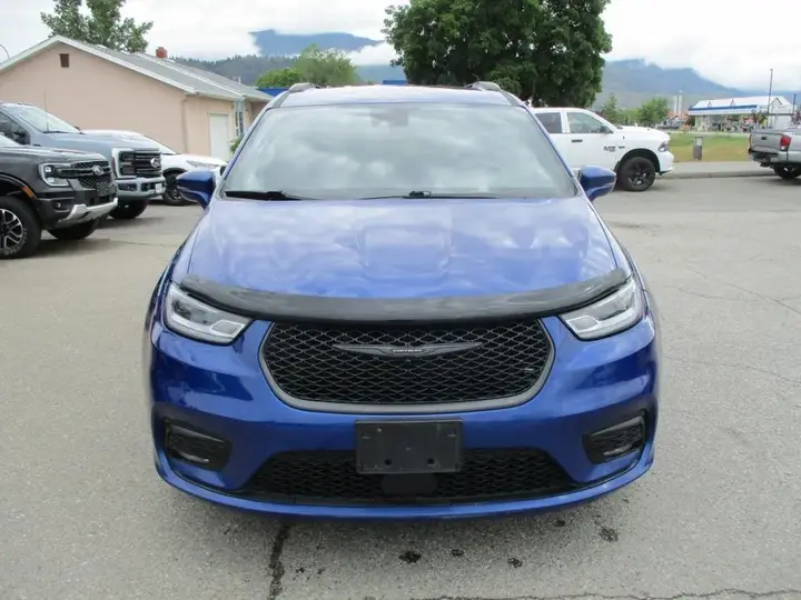 Chrysler Pacifica 2021 photo 2