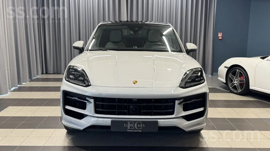 Porsche Cayenne 2023 photo 2