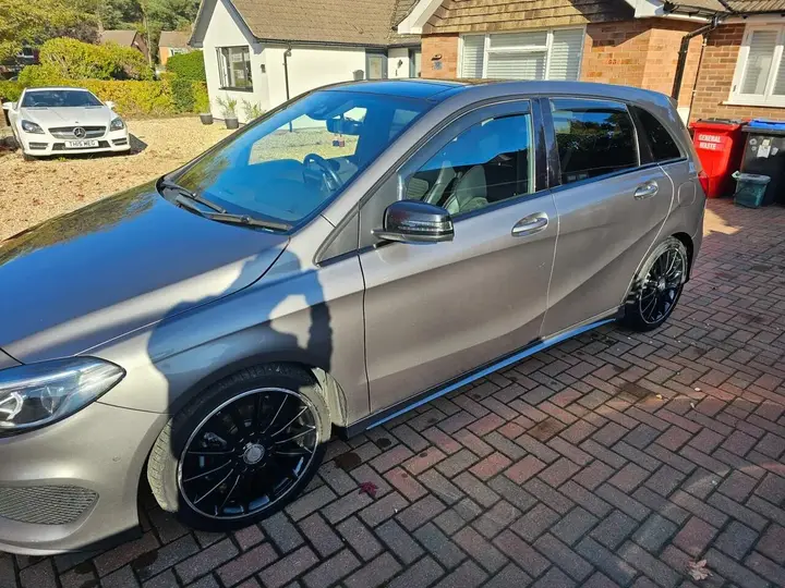 Mercedes-Benz B-Class 2017 photo 2