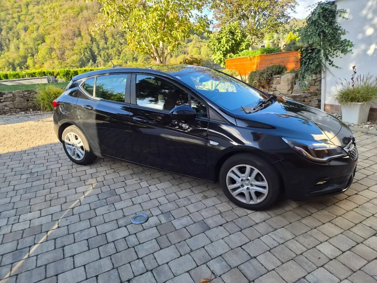 Opel Astra 2017 photo 2