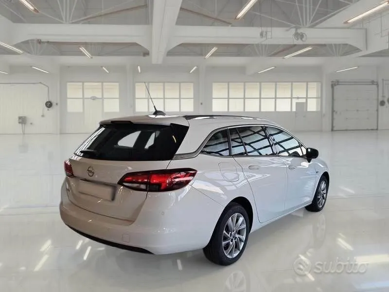 Opel Astra 2021 photo 4