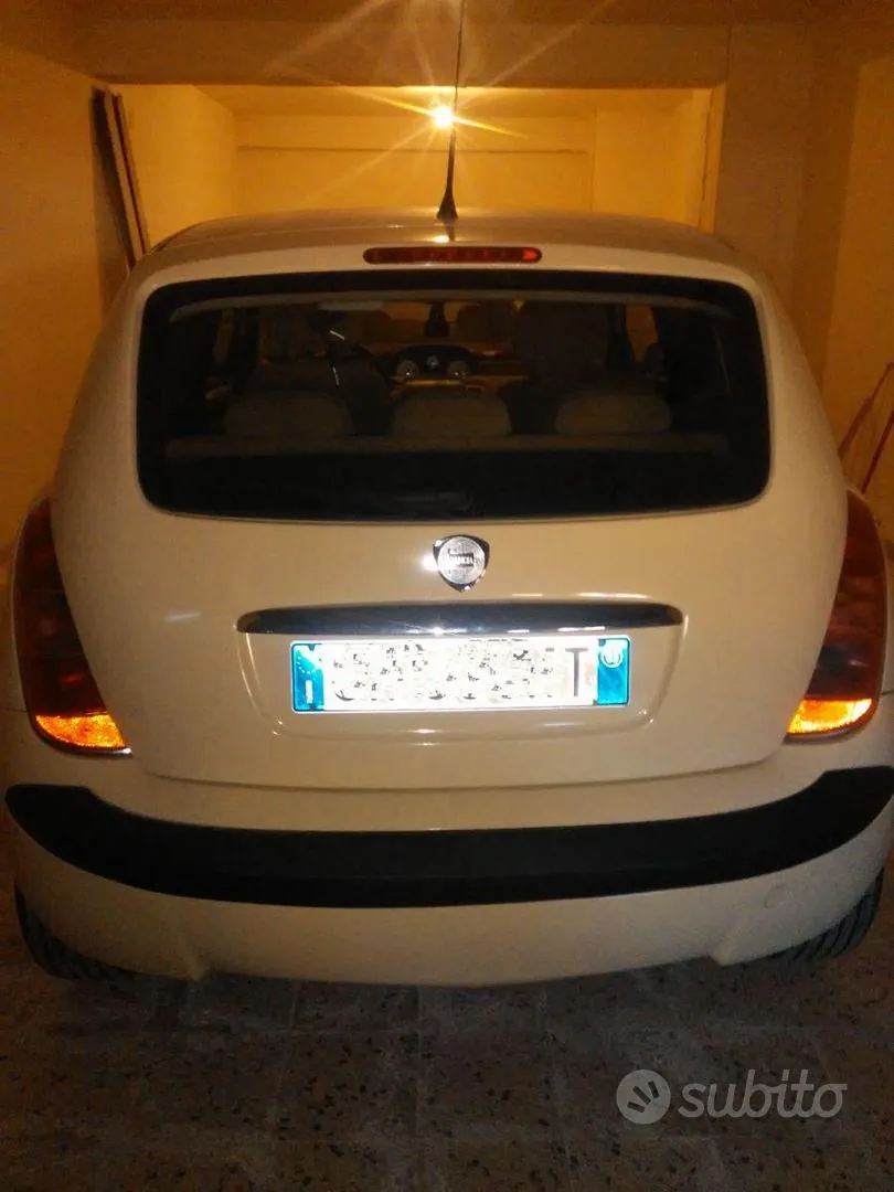 Lancia Ypsilon