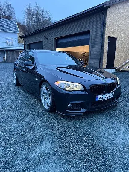 BMW 523I