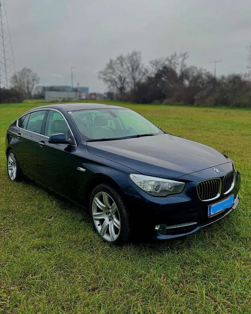 BMW 5 Series 2010 photo 2