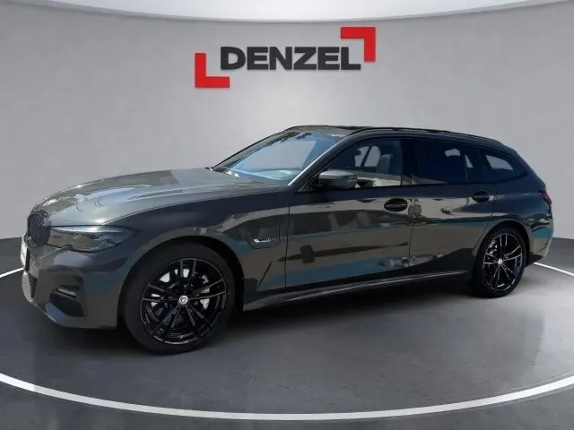 BMW 3 Series 2022 photo 2