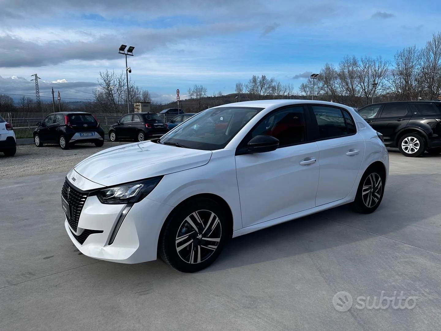 Peugeot 208 2023 photo 2