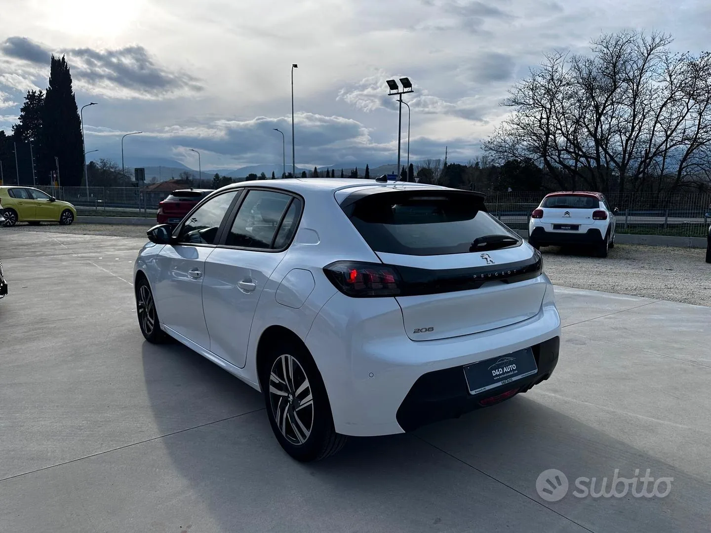 Peugeot 208 2023 photo 3
