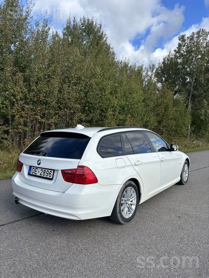 BMW 318 2010 photo 3