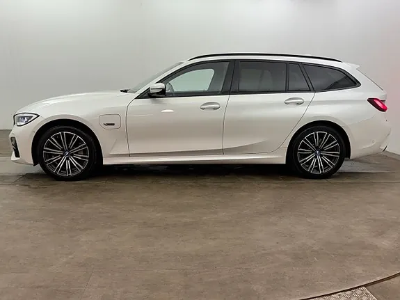 BMW 330E 2022 photo 3