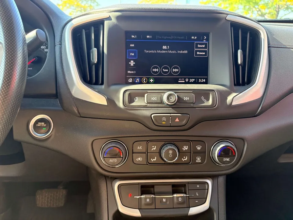 GMC Terrain 2024 photo 2