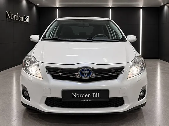 Toyota Auris 2012 photo 2